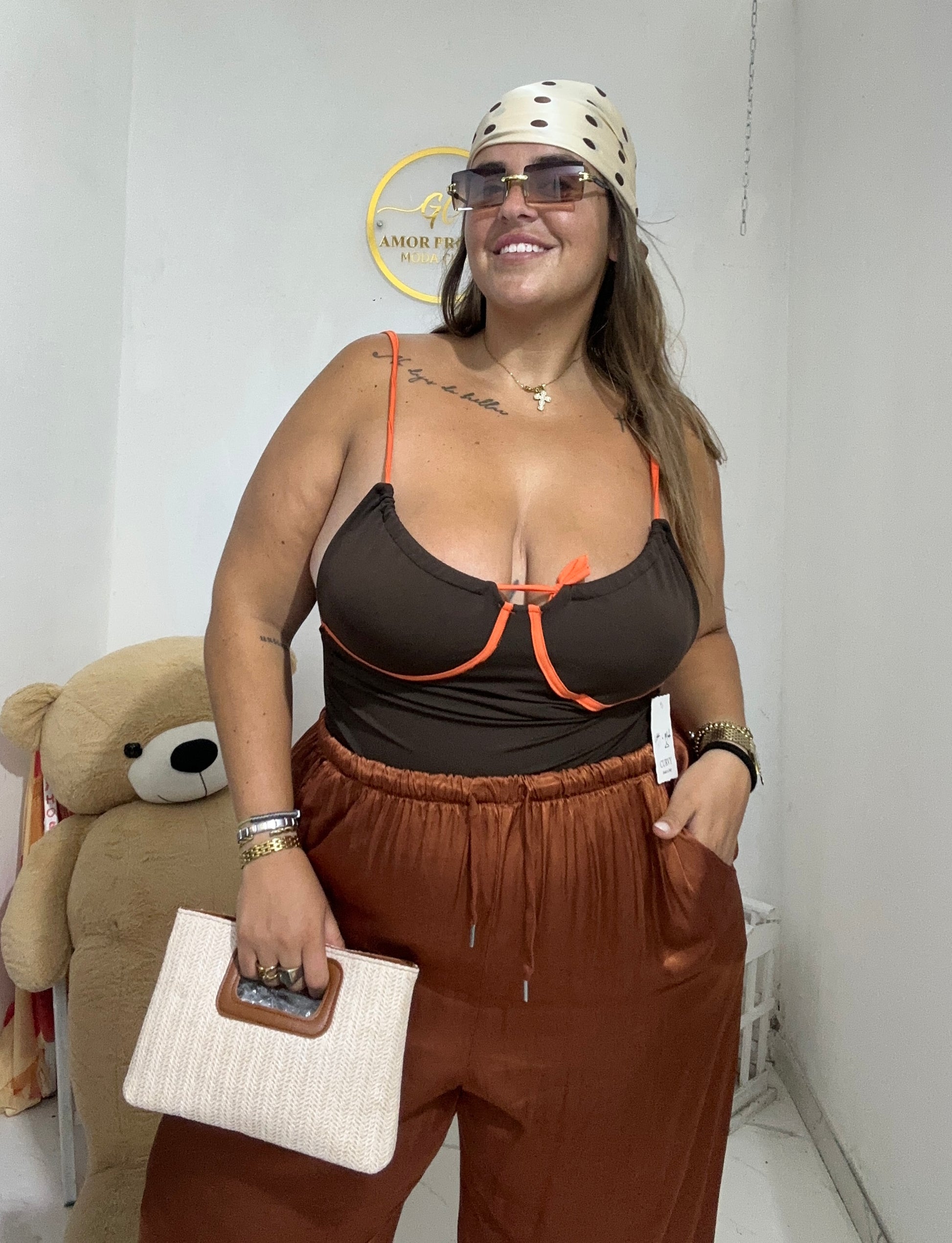 Costume contrasto