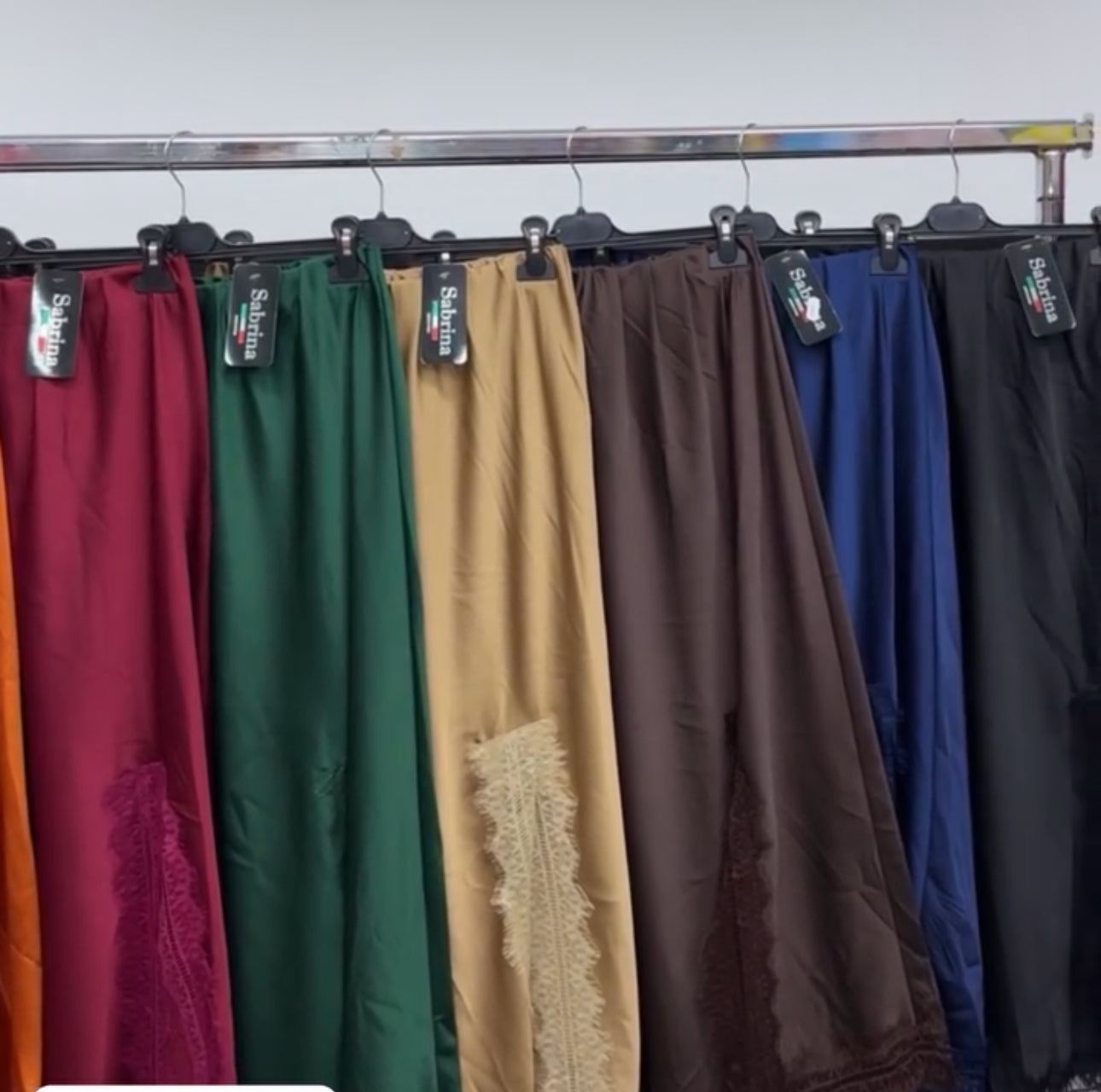 Gonna raso e merletto